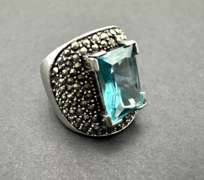 Anillo de Plata Marcasita Imitación Azul Talla 6 Esterlina Cóctel Declaración Glam Rock *LEER Foto 1 de 4
