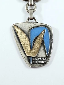 PORTE-CLES - Augis FIA - LA VOIX du NORD - Métal Émaillé, Volleyball - 1970s - - Imagen 1 de 3