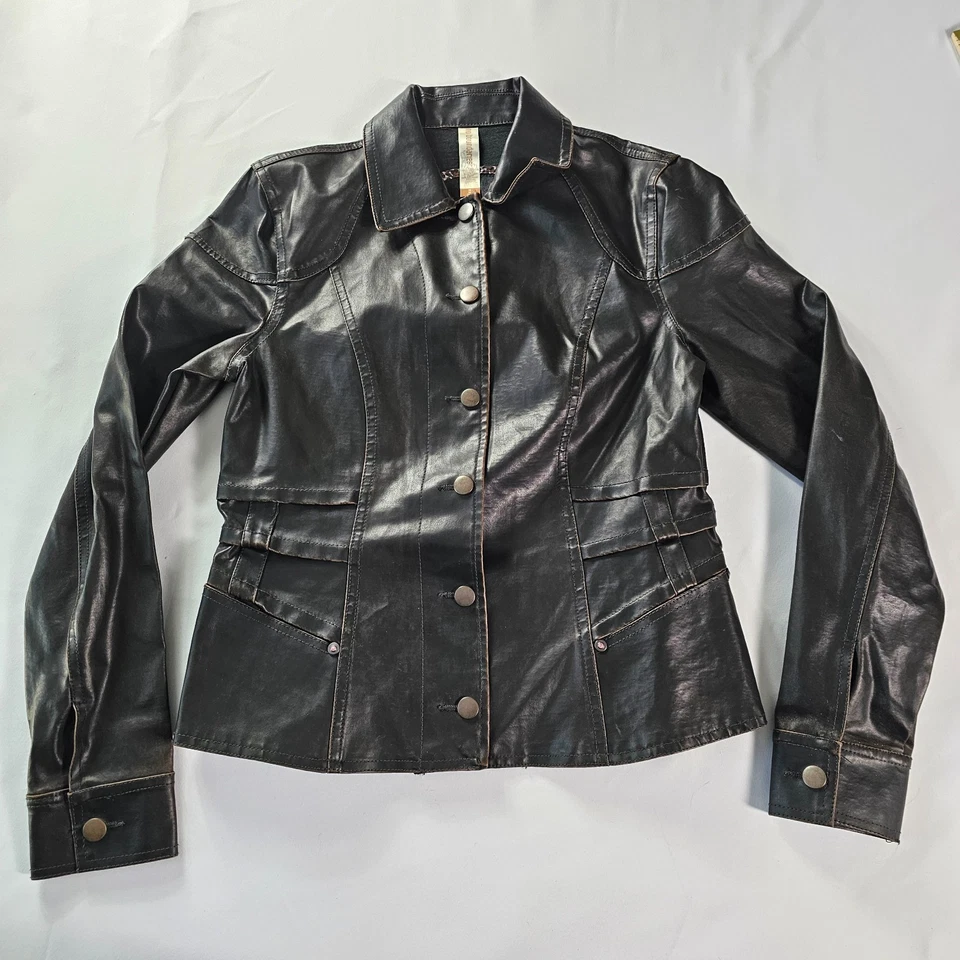 Chaqueta de cuero sintético No Boundaries para mujer mediana (7/9) Foto 1 de 4