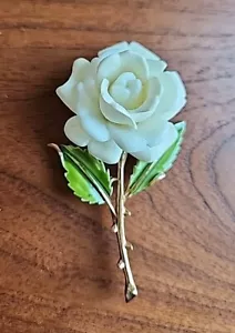 Vintage CROWN TRIFARI WHITE ROSE Brooch ENAMEL LEAVES Gold Tone - Picture 1 of 6