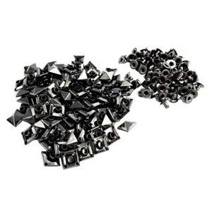 100 set di borchie a piramide Rivetto Nailhead quadrato in pelle artigianale - Foto 1 di 7