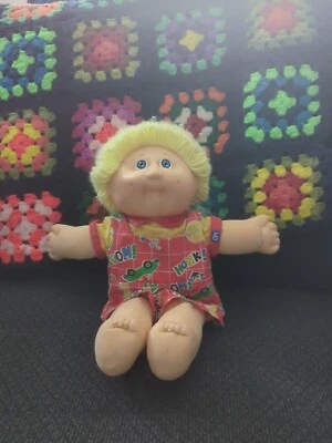Boneca vintage Cabbage Patch Kids 13" menino loiro 1989 - Imagem 1 de 4