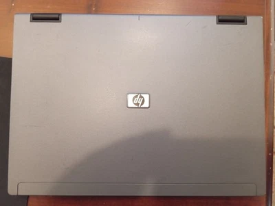 Vintage laptop HP Compaq 6910p (Intel T7500 2,2 GHz, 2 GB RAM) + alimentatore  - Immagine 1 di 4