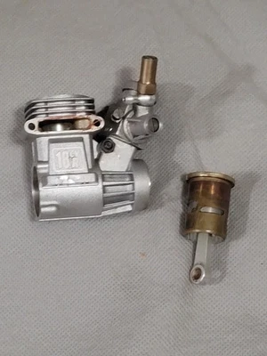 VINTAGE OS 18 CVR PEÇAS DE MOTOR MANIVELA CAIXA CARB PISTÃO MANGA BOM PRECISA DE ALGUNS TLC - Imagem 1 de 4