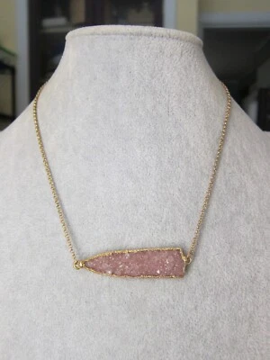 Beautiful pink druzy quartz oblong crystal pendant necklace gold-tone 16.5" - Image 1 of 4