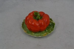 antique Royal Bayreuth covered tomato and lettuce leaf dish - Picture 1 of 12