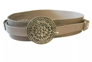 Cinturón ancho Free People cuero tostado topo medallón plateado boho talla M/L - Imagen 1 de 5