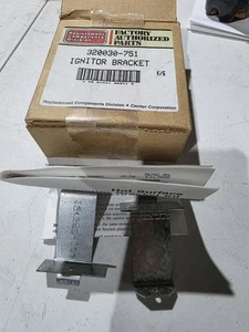 UNITED TECHNOLOGIES 320030-751 / 320030751 (NEW) Igniter Bracket - Picture 1 of 4