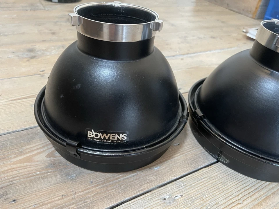 2x Genuine Bowens BW1887 (BW-1887) 20cm Maxilite 65 Degree Reflector with Grids - Image 1 of 4