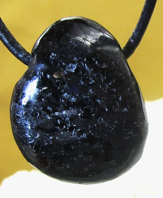 NUUMIT  Trommelstein  gebohrt   EDELSTEIN  ANHÄNGER     Nr.7 - Bild 1 von 2