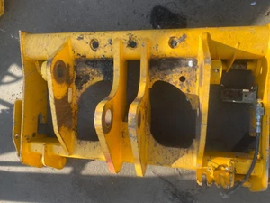 JCB Q-FIT TOOL CARRIER ATTACHMENT CARRIAGE - Picture 1 of 3