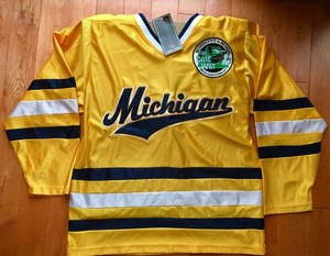 u of m hockey jersey