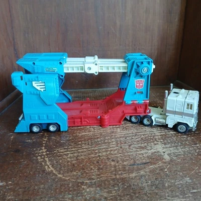 TRANSFORMERS G1 ULTRA MAGNUS INCOMPLETE REPLACEMENT PARTS ONLY 1986 VTG TAKARA  - Image 1 of 4