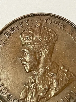 👀AUSTRALIAN 1935 PENNY COIN NICE GRADE WITH 8 PEARLS RARE THUS KGV ANTIQUE 👀 - Image 1 of 3