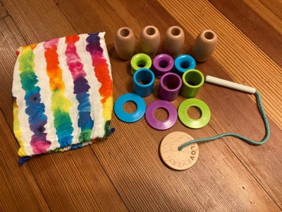 Lovevery Adventurer Juego Montessori Niño Pequeño 16-18m Kit de Cuentas Roscables Madera Foto 1 de 2