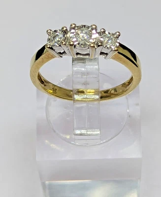 Anel de ouro 9 quilates trilogia diamante, tamanho G - Imagem 1 de 4