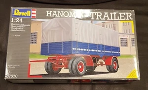 Rimorchio Hanomag con 3 versioni decalcomanie di Revell 1:24 confezione originale - Foto 1 di 7