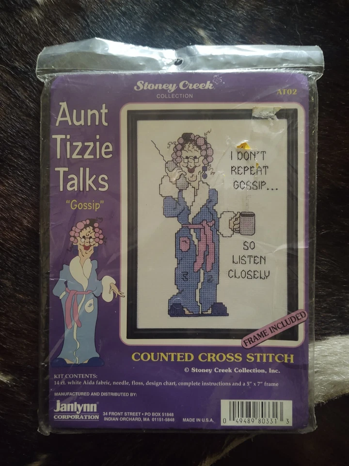 Stoney Creek AT02 Tía Tizzie Habla Chismes Contados Punto de Cruz Kit Nuevo Sellado Foto 1 de 2
