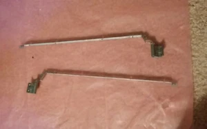 Conjunto de bisagras genuino Toshiba Satellite A105 izquierda y derecha - Imagen 1 de 2