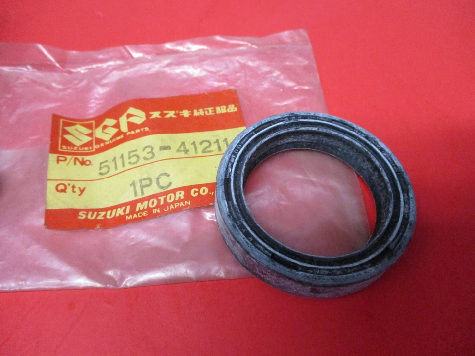 SELLO DE ACEITE PARA HORQUILLA NUEVO ORIGINAL SUZUKI RM370 RM400 RM250 PE400 NUEVO DE FÁBRICA 51153-41211 Foto 1 de 1