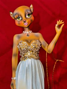Alley Cats Margaret Le Van Cat Kitty O Rich and Idle 8" Figurine w/ Tag Orig Box - Picture 1 of 8