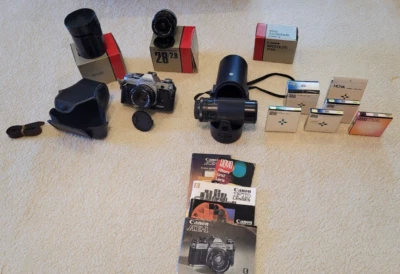 Cámara fotográfica Canon AE-1, 35 mm SLR de colección con lente de 50 mm f/1,8 y accesorios Foto 1 de 4