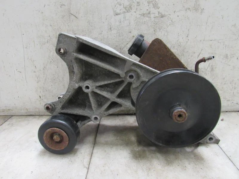 07 08 09 10 11 12 13 14 GMC YUKON XL 1500 bomba de direção hidráulica/polia OEM do motor - Imagem 1 de 4