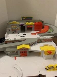 Hot Wheels Car Wash & Service Station Center PlaySet DMW90 Mattel 2015 Sto n Go - Picture 1 of 12