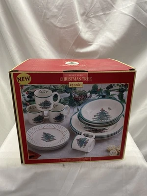 Spode Christmas Tree 16-Piece Dinnerware Set - Image 1 of 4