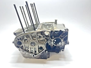 Engine Block Crank Cases Motor OEM 2000 Suzuki GS500E 1989-2000 - Picture 1 of 12