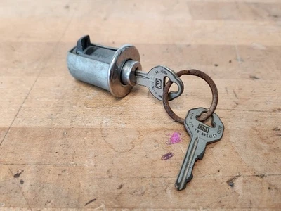 1966-1967 Buick Wildcat Electra Glovebox Console Lock Latch Case Bolt Keys GM OE - Image 1 of 4