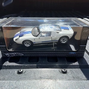 1/18 Hot Wheels 2004 Ford GT White Blue Stripes Neu - Bild 1 von 6