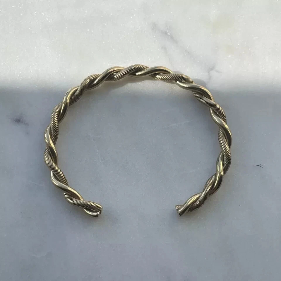 Brazalete brazalete abierto retorcido de 7" enchapado en oro amarillo de 14k para mujer Foto 1 de 3