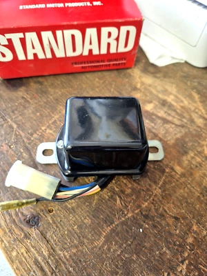 NEW Standard Motor Products Voltage Regulator VR145 - Image 1 of 4