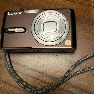 Panasonic LUMIX DMC-FX07 7.2MP Digital Camera FOR PARTS - Picture 1 of 10