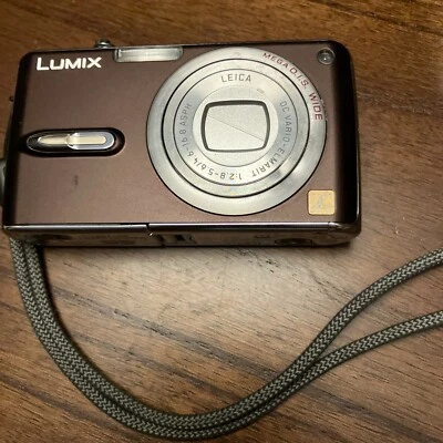 Panasonic LUMIX DMC-FX07 7.2MP Digital Camera FOR PARTS - Image 1 of 4