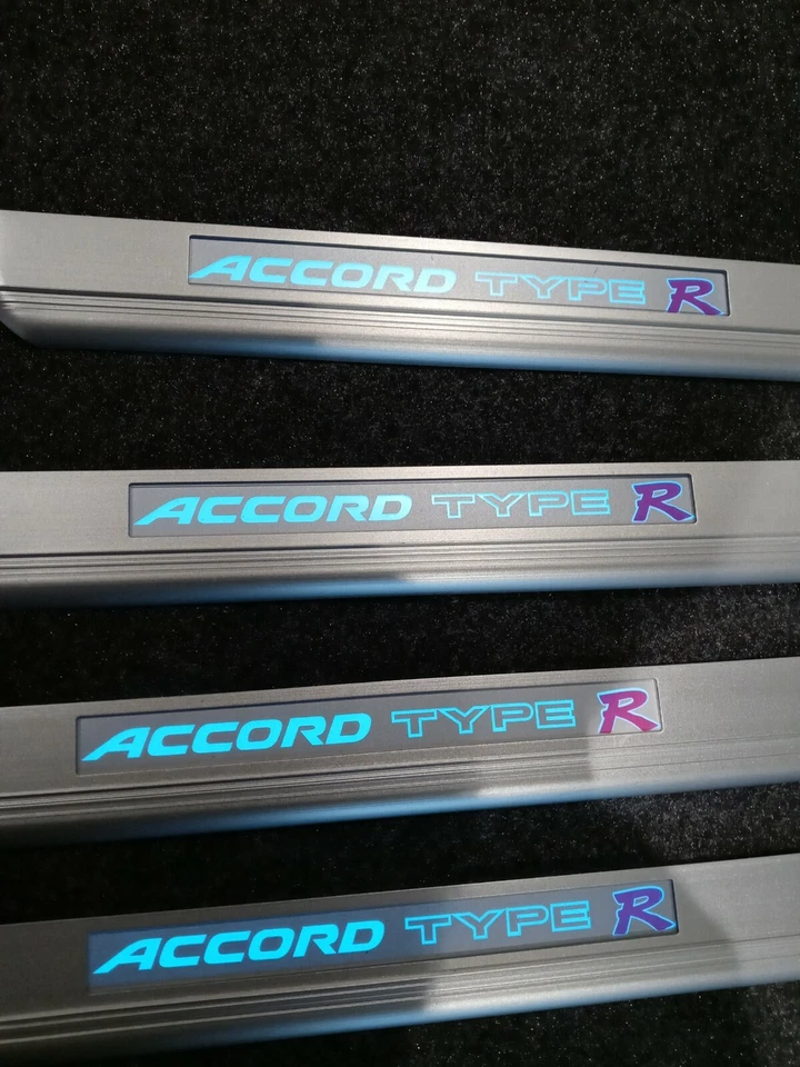 1998-2002 ХОНДА АККОРД 4 ДВЕРИ ТОЛЬКО ДВЕРИ КОСЯКИ АЛЮМИНИЙ INDGLOW TR ЭМБЛЕМА - Изображение 1 из 3