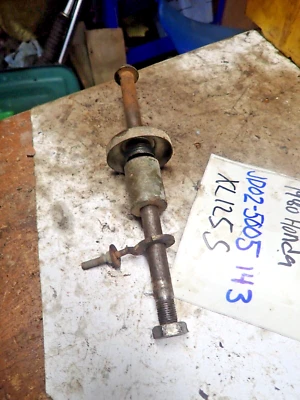1980 HONDA XL125S  Rear Axle Bolt - Изображение 1 из 4
