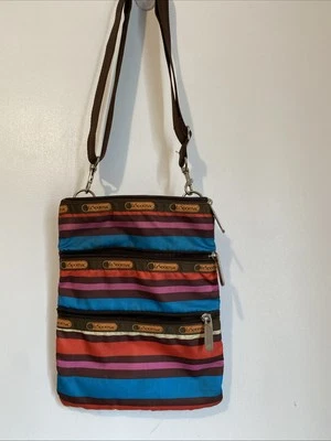 Cartera bandolera a rayas LeSportSac con 3 compartimentos  Foto 1 de 4