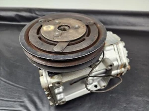 Eaton F210L-20030 M054067 YORK 210 F TYPE AIR CONDITIONING AC COMPRESSOR +CLUTCH - Picture 1 of 14