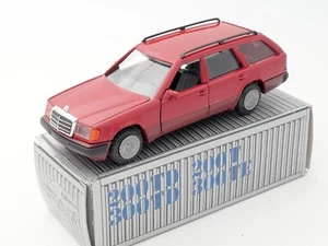 CONRAD 1/35 MERCEDES BENZ 200TD 300TD 200T 30 AVEC SA BOITE - Imagen 1 de 4