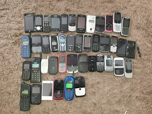 DEFEKT 42X verschiedene Tastentelefone - RESTPOSTEN, KONVOLUT AA3505 - Bild 1 von 2