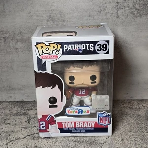 Funko Pop NFL New England Patriots #39 Toys R US Exclusive Tom Brady Chase - Picture 1 of 8