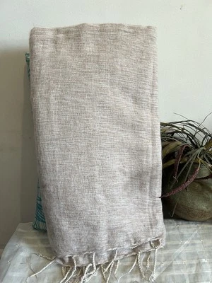 Mantón o envoltura de lana de yak del Himalaya. Muy cálido, suave y ligero... ¡Tejido a mano! Foto 1 de 4