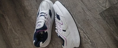 Zapatos deportivos para caminar Avon Curves de cuero para mujer blancos/azules, talla 6,5 Foto 1 de 4