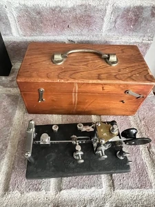 Vintage Lightning Bug telegraph key, also known as a semi-automatic "bug" key, - Picture 1 of 5