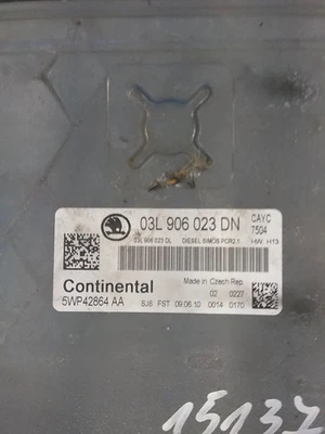 Centralina motore originale (ECU) SKODA FABIA II Combi (545) 2010 - Immagine 1 di 3