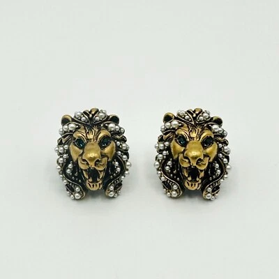 Pendientes de clip con cabeza de león de bronce envejecido Gucci con perlas cristales 580430 8091 Foto 1 de 4