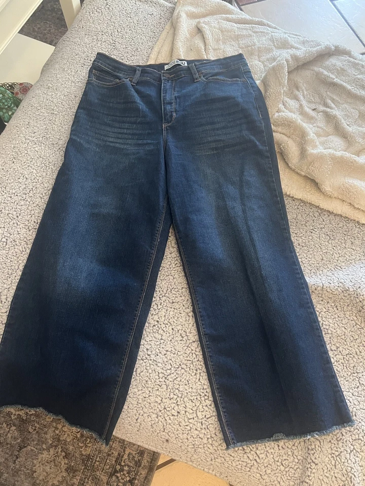 Code Blue  Wide Leg woman jeans size 12.      A5 - Image 1 of 4