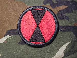 U.S. Army 7th Infantry Division hour glass color shoulder patch - Picture 1 of 2